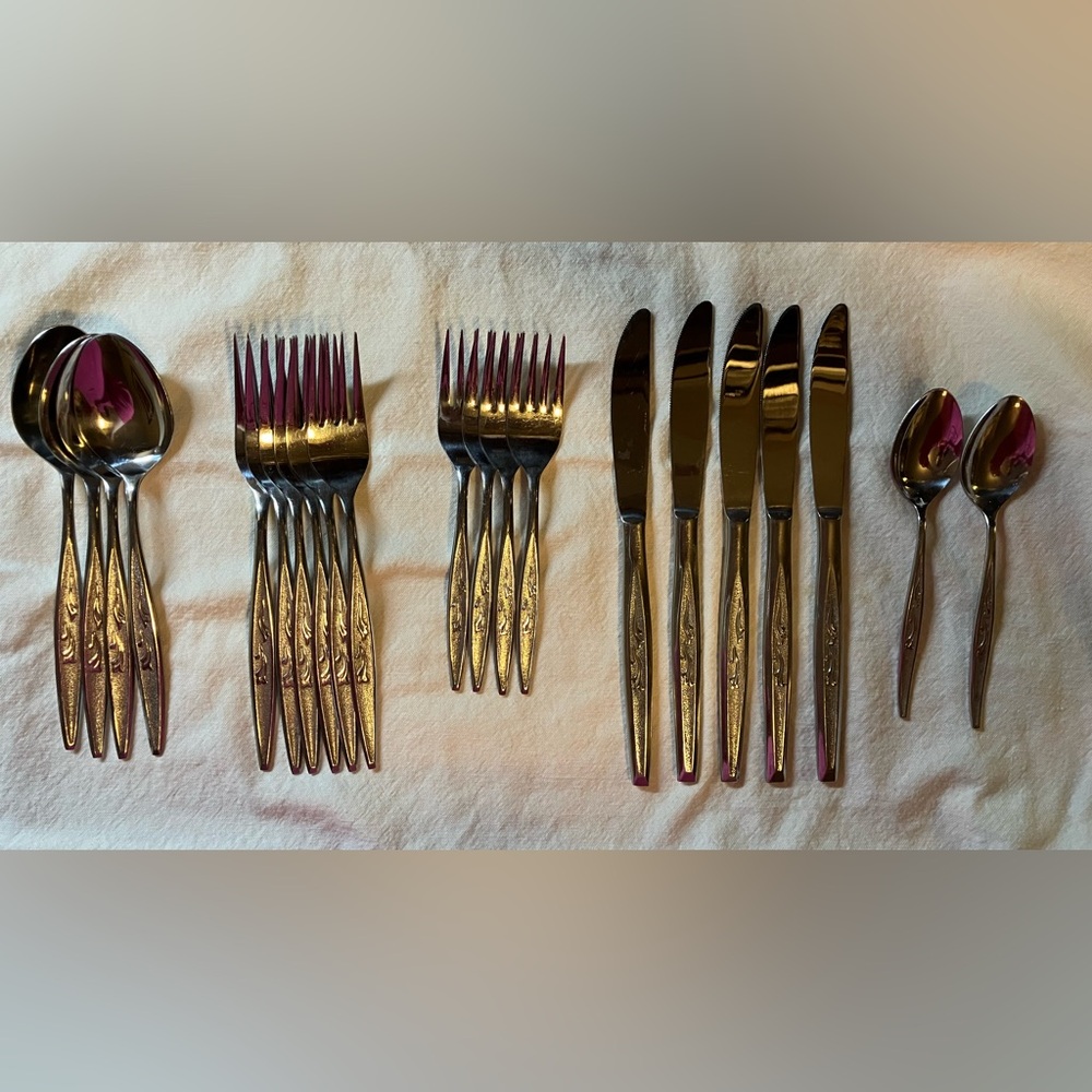 Utica Cutlery Co: Bell Flower Elegant Silver Cutlery Set